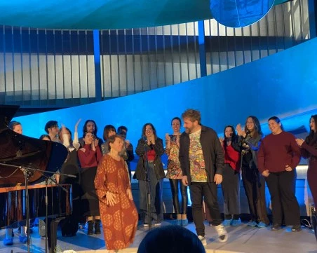 Млади джаз музиканти на една сцена със звездите Гретчен Парлато и Тейлър Ейгсти