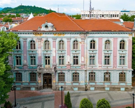 Колко ще струва ремонтът на фасадата на БНБ? Община Пловдив приготвя 1,8 млн. евро