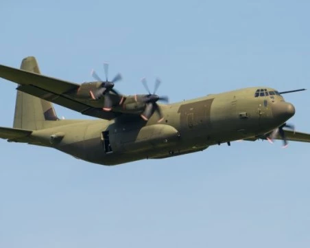 Военен самолет със 110 войници на борда се разби в Колумбия