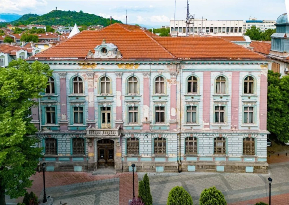 Колко ще струва ремонтът на фасадата на БНБ? Община Пловдив приготвя 1,8 млн. евро