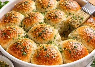 Рецепта за чеснови милинки с билки и пармезан