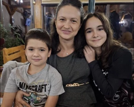 Да помогнем на Любина! Майка на две деца от Пловдив се бори с рак и търси лечение в Германия