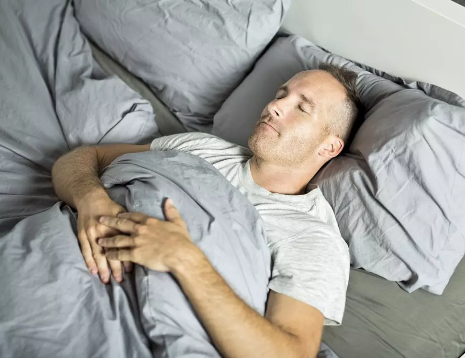 Умните хора не лягат рано? Учени разкриха връзката между високия IQ и късното лягане