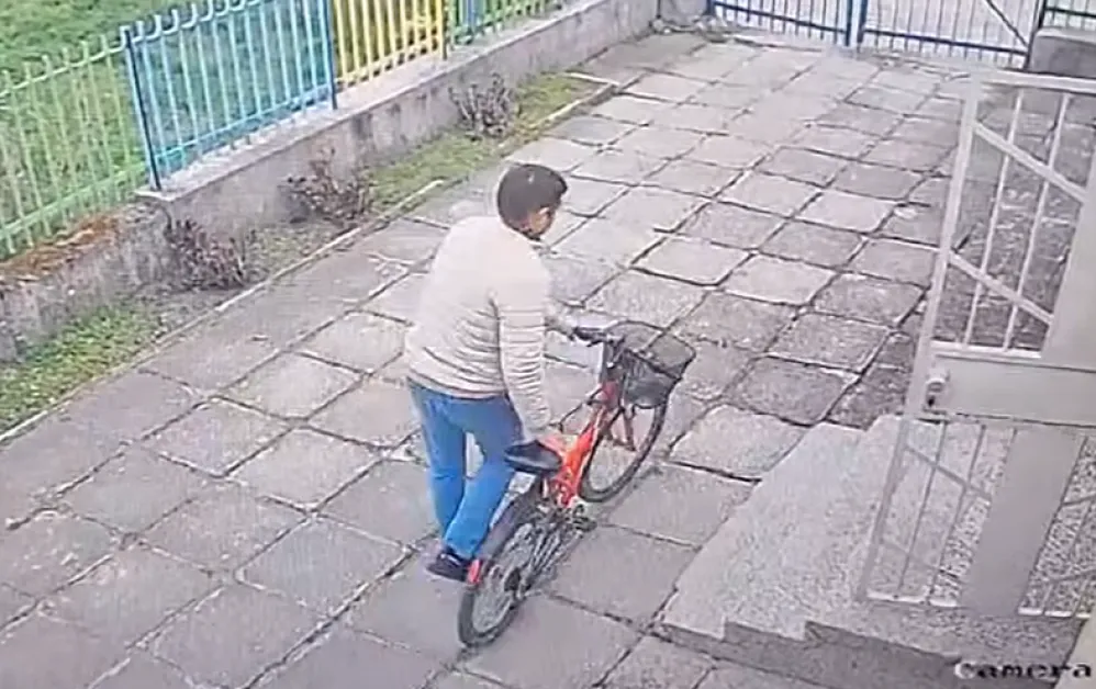 Пловдивчанка издирва мъж, откраднал колелото ѝ СНИМКИ