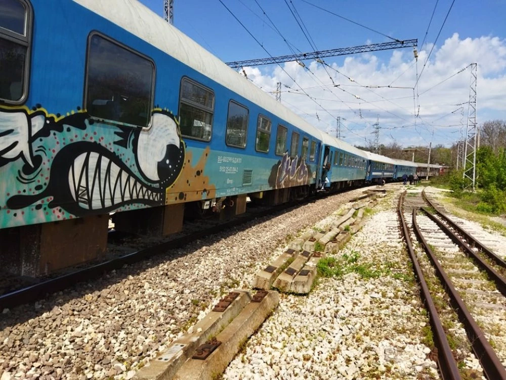 Влак удари жена край Исперих, ампутираха крака ѝ