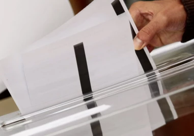 Двойно повече заявления за гласуване извън страната спрямо 2024 г., само в Турция намалели