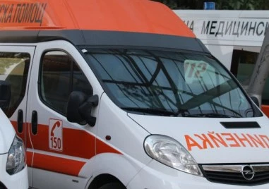 Мъж и жена от Смолянско са в болница след обгазяване с монтажна пяна и обезмаслител във водоем