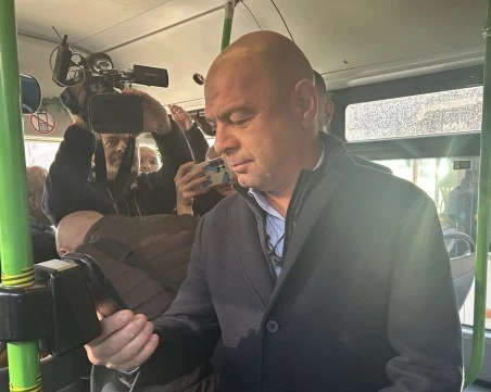 Кметът: До дни завършваме поръчката за градския транспорт, следим цените на билетите