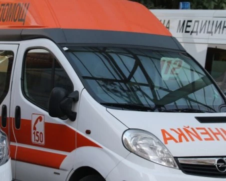 Мъж и жена от Смолянско са в болница след обгазяване с монтажна пяна и обезмаслител във водоем