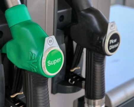 Скъпият дизел активира компенсации за гражданите - започват плащанията