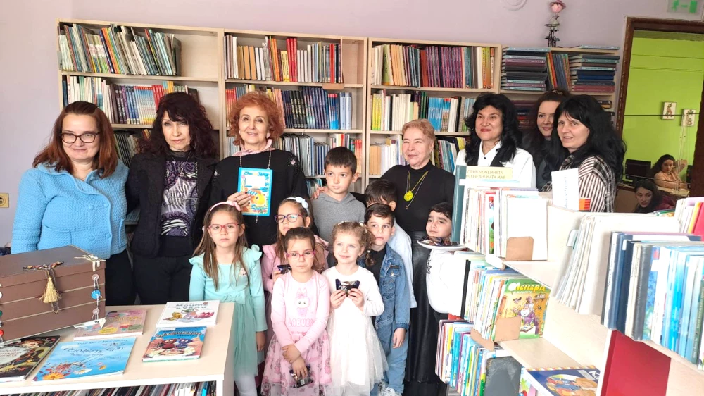 Деца и учители от ДГ „Щастливо детство