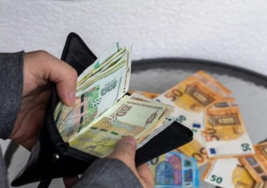 Банките: Евро преходът протече много успешно