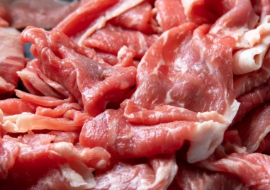 От две незаконни кланици в Кърджалийско са излезли тонове месо с неясен произход