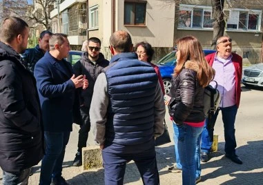 Санирането на блок в район „Източен в Пловдив напредва