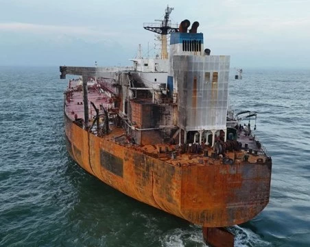 Атакуваха с дронове танкер край Босфора