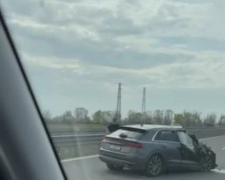 Ауди се удари в камион на АМ „Тракия” край Пловдив