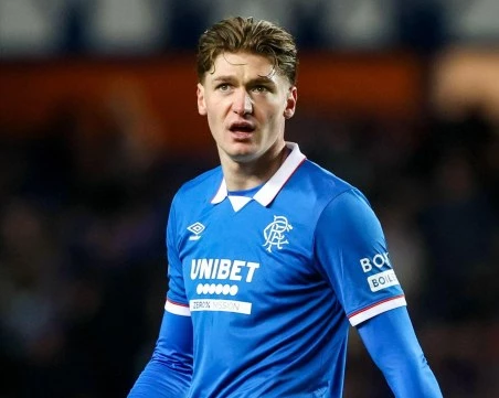 Футболист на Рейнджърс става български национал