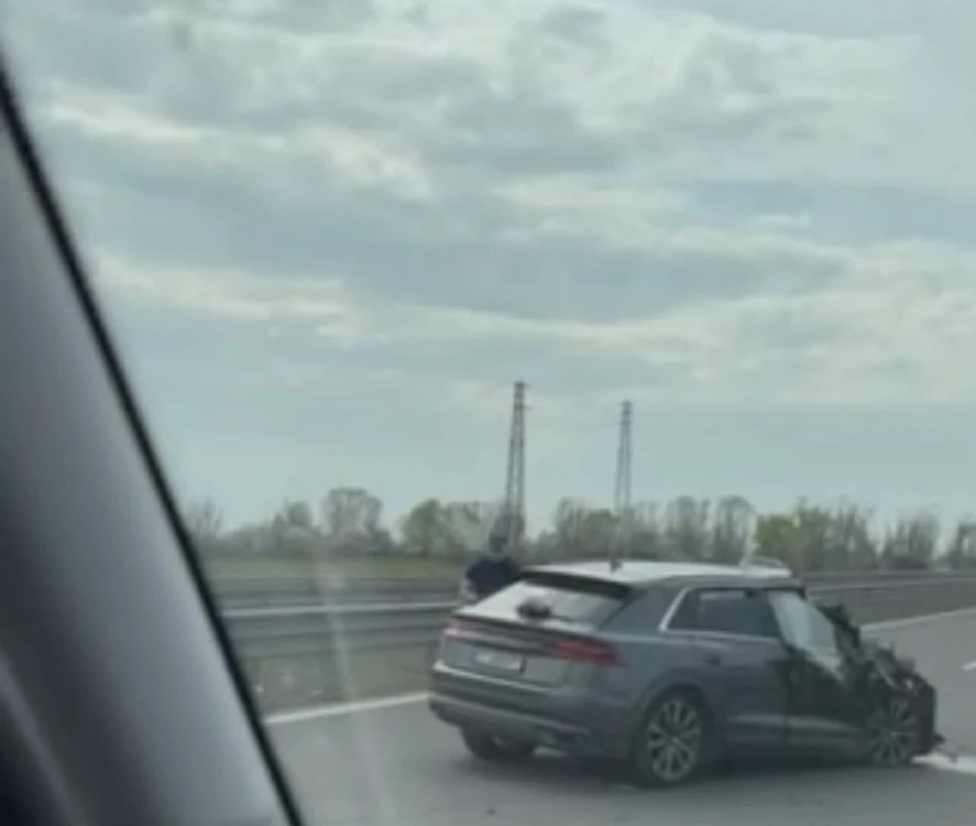 Ауди се удари в камион на АМ „Тракия” край Пловдив ВИДЕО