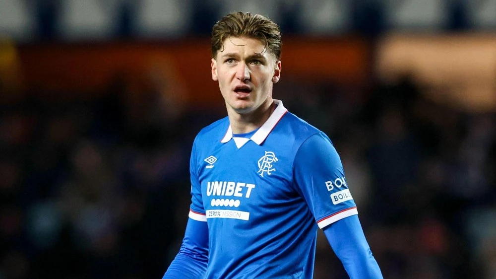 Футболист на Рейнджърс става български национал