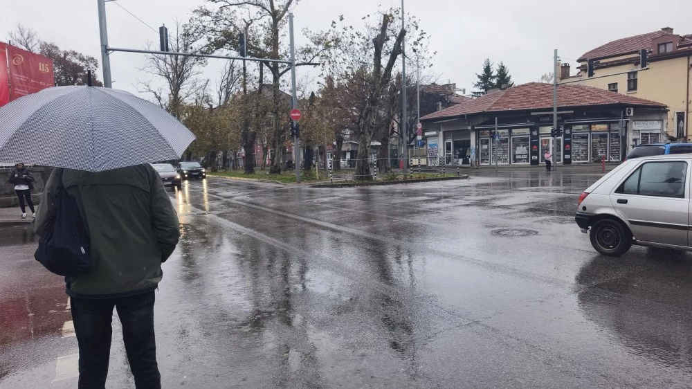 Жълт код за обилни валежи в цяла Западна България
