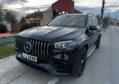 „Мечтана кола за бала: Фенове на мерцедес подаряват незабравима вечер на абитуриенти в нужда