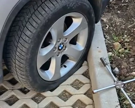 Режат гуми до джанта в столицата заради паркоместа