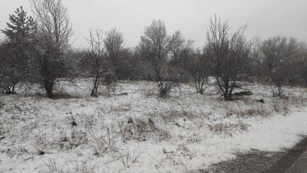 Сняг заваля в Перник и Радомирско