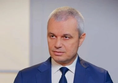 Костадин Костадинов отказа да говори за развода си, за него няма значение кой политик с кого спи