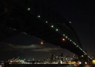 Нова Зеландия даде старт на световната инициатива Часът на земята, паметници потънаха в тъмнина