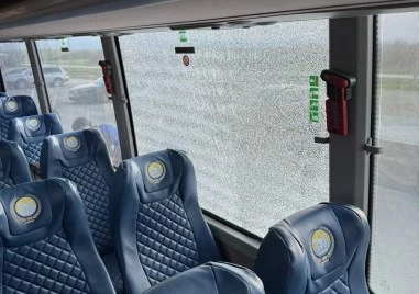 Счупиха стъклото на автобуса на Марица на мача със Секирово