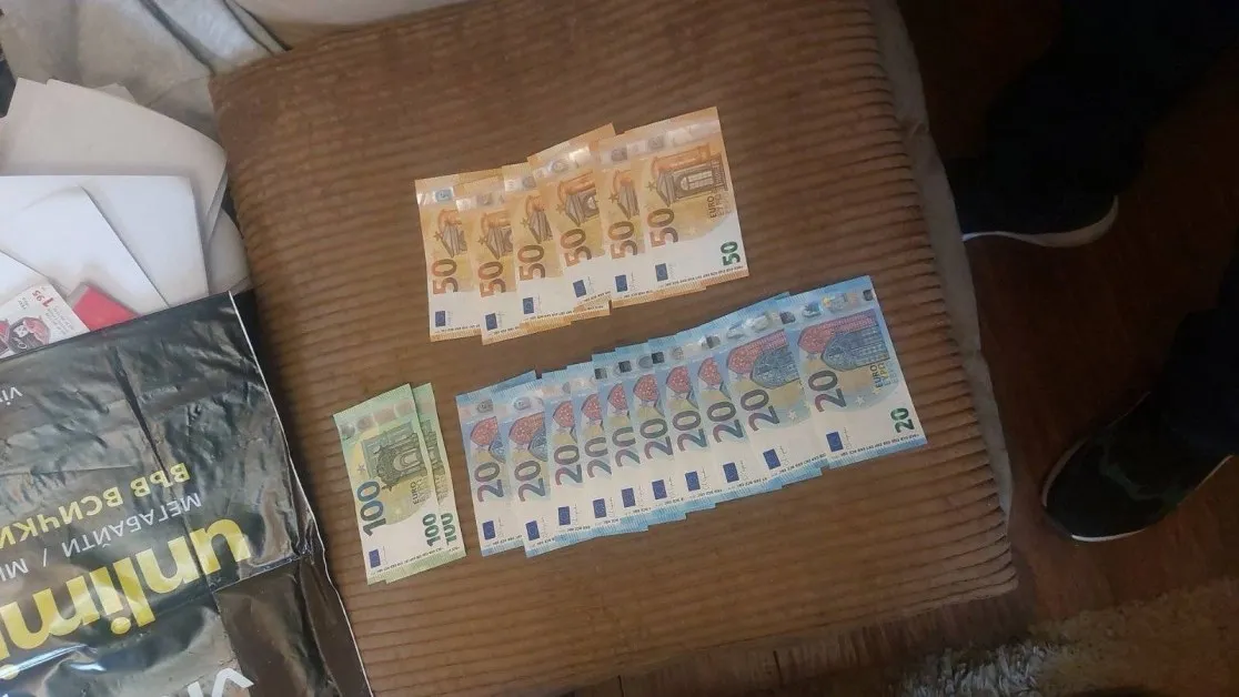 Задържаха рускиня със списък с гласове, предлагала по 30 евро