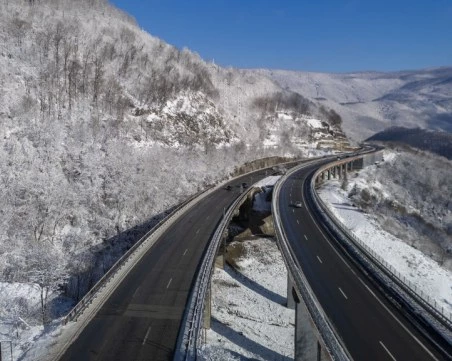 АПИ: Шофирайте внимателно през следващите дни, зимата се връща в планинските проходи