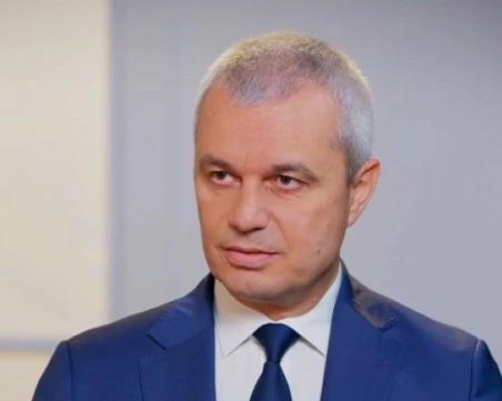 Костадин Костадинов отказа да говори за развода си, за него няма значение кой политик с кого спи