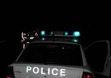 Блъснаха полицай, докато извършвал проверка на пътя край Белица