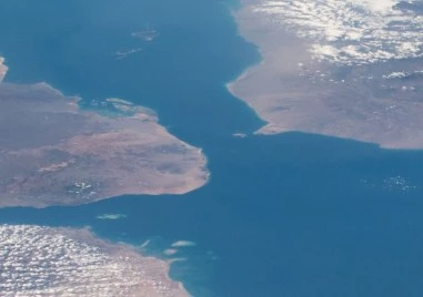 Иран заплашва ключов морски маршрут: Риск от блокада в Баб ел-Мандеб и нова ескалация в региона