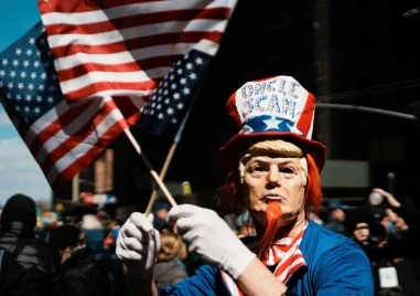 Най-малко осем милиона души са се включили в протестите в САЩ срещу Тръмп