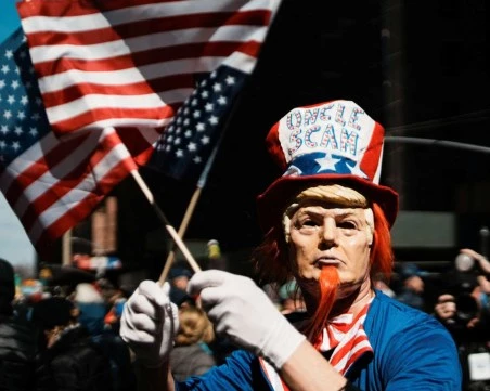 Най-малко осем милиона души са се включили в протестите в САЩ срещу Тръмп