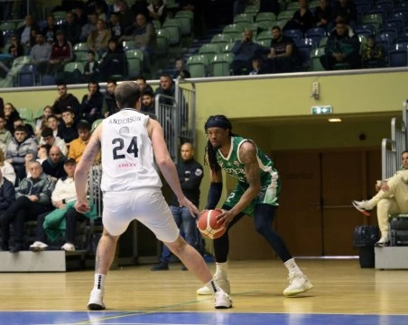 Ужасен мач за баскетболния Локомотив – двама в болница и загуба