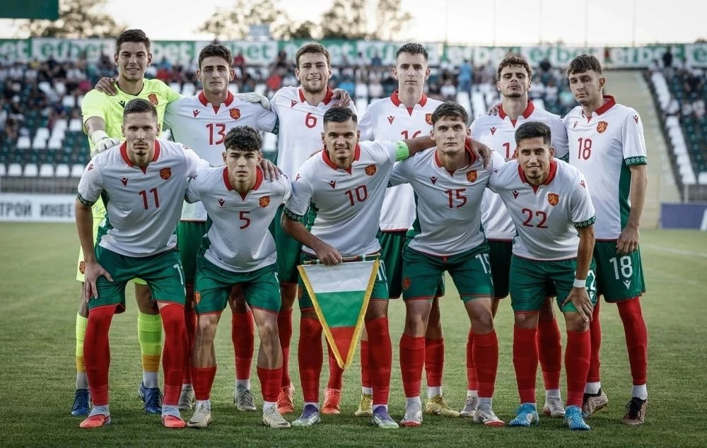 Младежите играят днес на Колежа в ключов мач