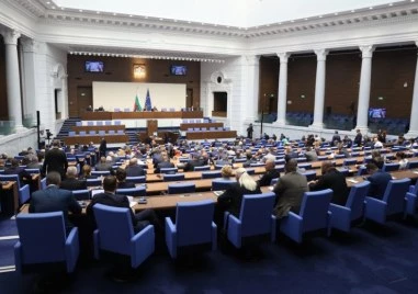 Парламентът се събира извънредно на 1 април за цените на горивата и Петрохан