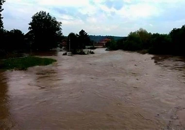 Заради обилни валежи: Преля река Черни Лом в село Априлово