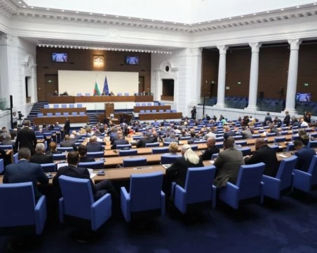 Парламентът се събира извънредно на 1 април за цените на горивата и 