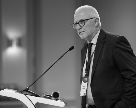 Почина главният секретар на Конституционния съд