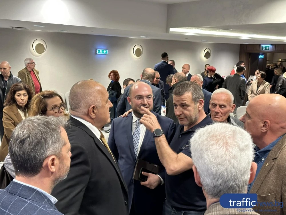 ПИМК между две течения: Овации за Радев, протести и уволнение на чиновници пред Борисов