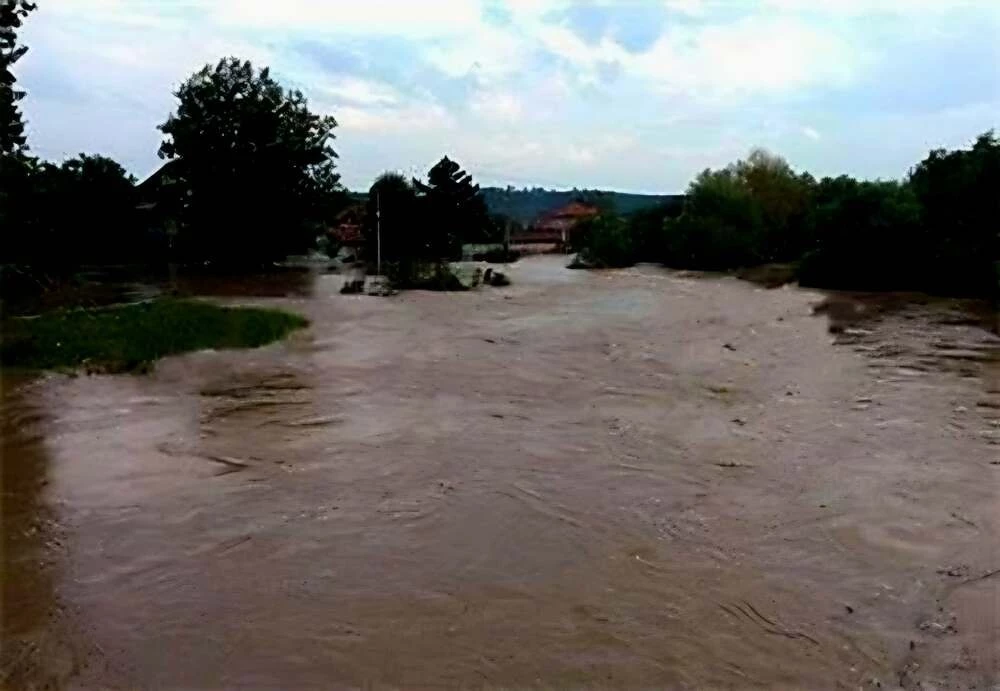 Заради обилни валежи: Преля река Черни Лом в село Априлово