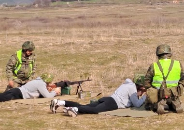 Младите „Приятели на армията демонстрираха отлични умения на полигон „Анево