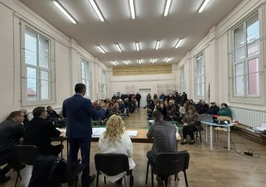 Жители на Първенец излизат на протест, затварят Околовръстното