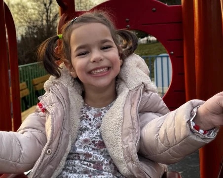 Да подкрепим 6-годишната Силвия в борбата ѝ с ДЦП: Всяка малка крачка е победа