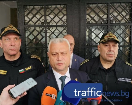 Дечев в Пловдив: Много проценти, малко отговори и бягство от неудобните въпроси за Костадинов