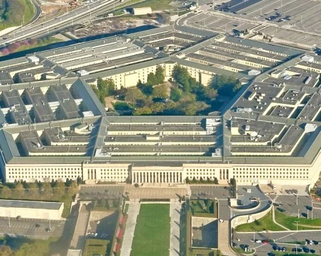 Financial Times: Брокер на шефа на Пентагона искал да инвестира в отбранителния сектор преди атаката на САЩ срещу Иран